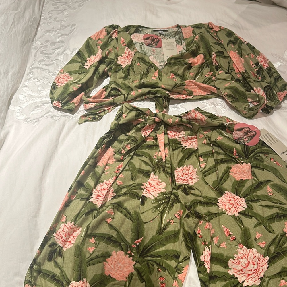 Agua Bendita 2pc set size medium NWT